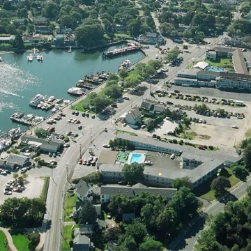 Ocean Street Inn on Hyannis Harbor