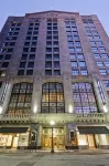 Hampton Inn & Suites Cincinnati-Downtown - Pet friendly