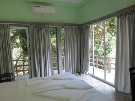 Sinharaja Birder's Lodge Отели рядом с достопримечательностью «Sivali Central College Playground»