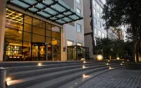 Lemon Tree Premier City Center Hotel in zona MullenLowe Lintas Group