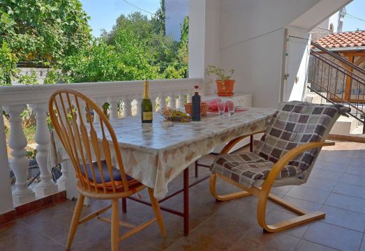 아파트먼트 앤드 룸 이비차 썸네일