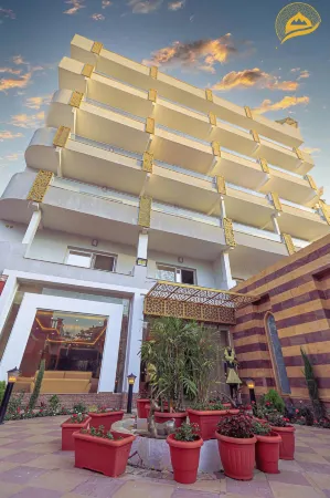 Mamlouk Pyramids Hotel