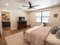 Beautiful 4/3 waterfront home with 2 master suites Hotels in Tool