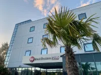 Best Western Plus Palais des Congres Hotel dekat Paroisse Catholique La Madeleine Netreville