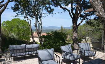 Hôtel la Garrigue & Bar Piscine