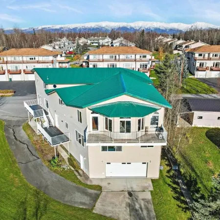 Charming 2-bedroom condo in fabulous Wasilla with WiFi