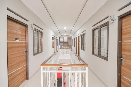 RedDoorz Syariah @ Boemi Guesthouse Tasikmalaya Отели в г. Cihideung