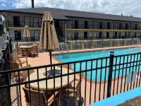 Travelodge by Wyndham Alachua - Pools