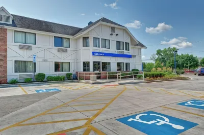 Motel 6 Glenview, IL - Chicago North Hotels in Glenview