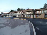 Royal Lodge Hotels in Edmonton