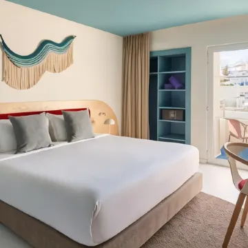 Hotel Indigo ALBUFEIRA by IHG Отели рядом с достопримечательностью «Албуфейра, центр города»