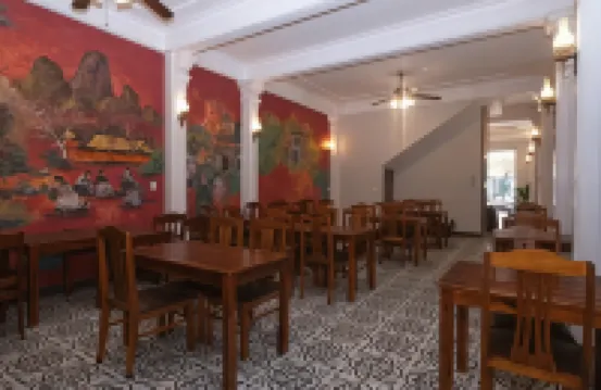 Jade Hotel