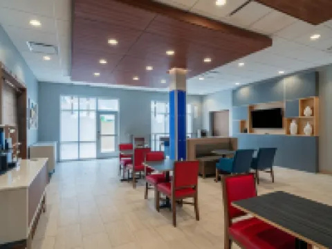 Holiday Inn Express & Suites ST PETERS by IHG Hotels in St. Charles County