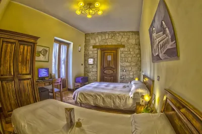 Hotel Residenza Petra Hotel dekat Parrocchia San Francesco Di Paola
