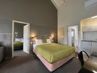 Airport Manor Inn Hotel a 