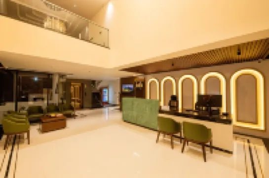 โฮเทล ไมซอร์ เรเดียนซ์