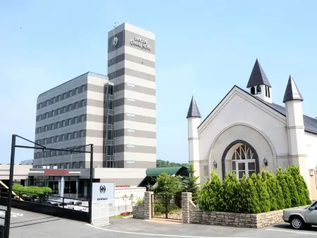 Miyoshi Grand Hotel Отели рядом со станцией JR Miyoshi station