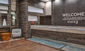 Hampton Inn & Suites by Hilton- Newark Airport Elizabeth