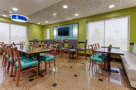 Heritage Inn & Suites St Louis Fenton, Trademark by Wyndham Отели в г. Хай Ридж Тауншип