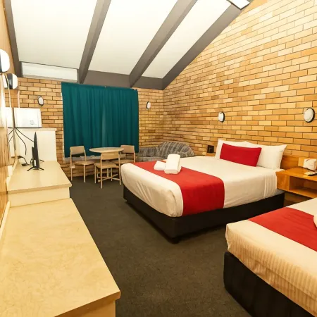 All Travellers Motor Inn