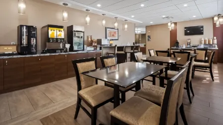 Best Western Plus Fergus Hotel Отели в г. Wellington County