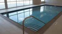 La Quinta Inn & Suites by Wyndham Shorewood - Pools