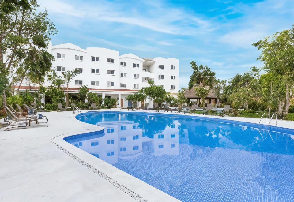 Courtyard Cancun Airport Over view
