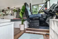 Getaway Skoolie- OFF Grid & Take you wherever your heart desire Hotels in Portage