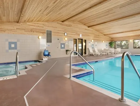 Super 8 by Wyndham Monroe WI