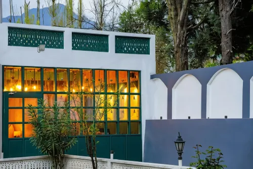 Zostel Srinagar Hotels in Nishat