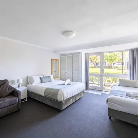 Bathurst Studio Apartments