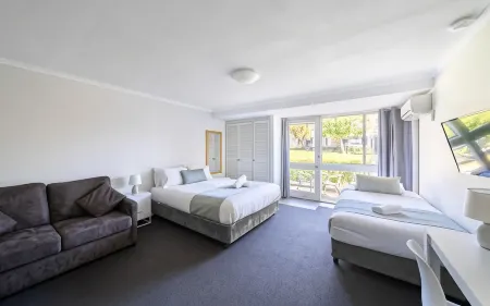 Bathurst Studio Apartments