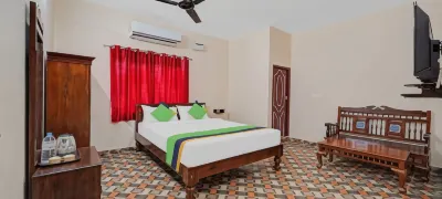 SRI SAVERAA RESIDENCY Hotels near Ediyar View Point