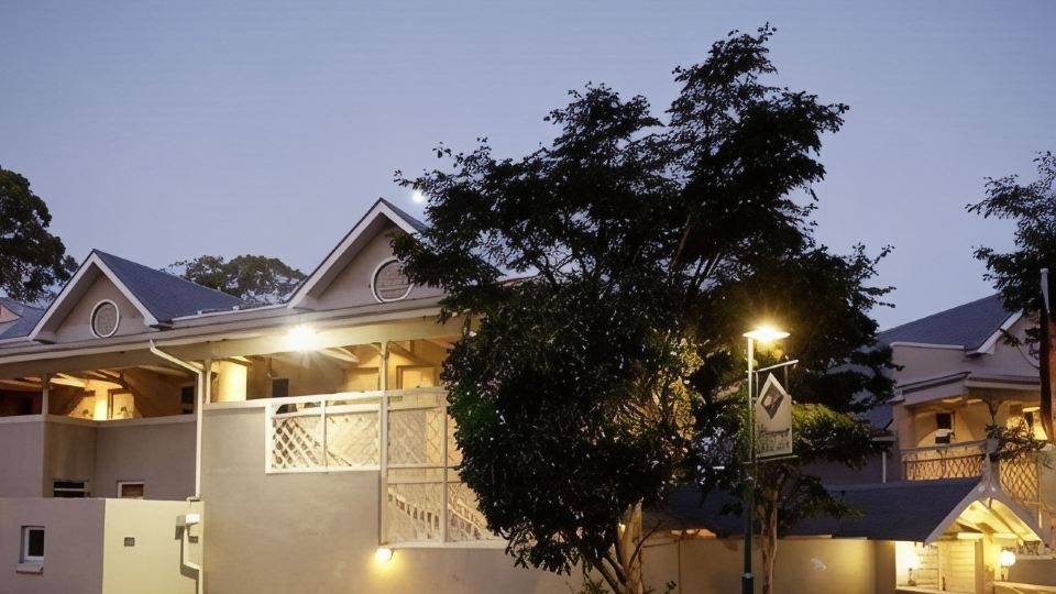 Quarry Lake Inn