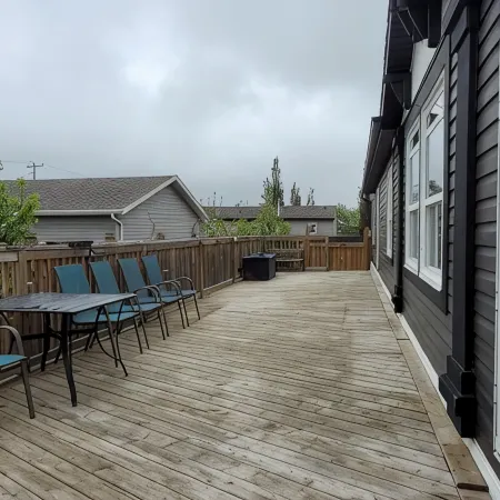 Guest suite in town-2 bedrooms/private kitchen