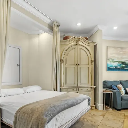 1 bed Beach Pools Waterfront Boating Palmaway
