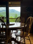 Cozy 3 level cabin in charming Banner Elk. Stunning views and central location.