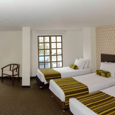 Hotel Castellana 95 Bogota by Hoteles Confort 80 テアトロ・ラ・コメディア周辺のホテル