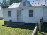 Treasured Moments Tiny Cabin Cottage in town and close to everything... Hotels in Page County