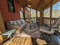 Foxwood at Stoney Creek • Wintergreen + Wine Trail Base • Mtn Views