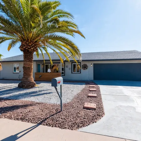 Peoria Paradise -Spacious 4 Bed w/ Heated Pool, Putting Green, Amazing Backyard!
