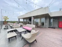 Good Homey Studio Apartment at Warhol (W/R) Residences By Travelio - Holiday Apartments