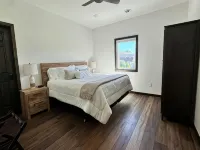 River Bluff Getaway – Main   1BR/1BA Modern Unit Near Mississippi River Hotels in Allamakee County