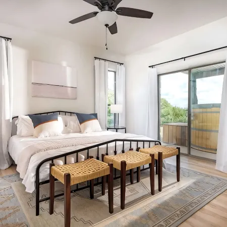 The Point Serene Hill Country Views with Pool & Hot Tub