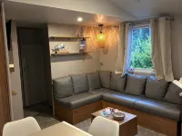Your mobile home with covered terrace and barbecue is waiting for you this summer. 康村住宿飯店