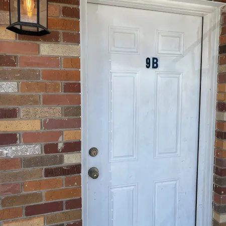 1-bedroom suite on 1st Fl. in Green River with AC, WiFi, a kitchen and laundry.