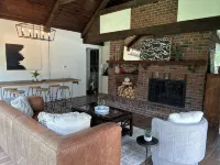 3Bedroom and Loft Countryside Dr Home Minutes from Pitt State and Local Eateries - WiFi