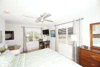 3-bedroom, 3 bath condo in beautiful Longboat Key. Beachfront views w/ pool.