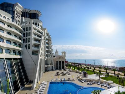The Grand Gloria Hotel