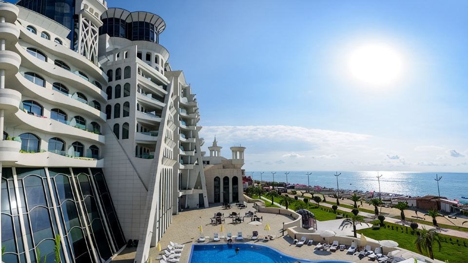 The Grand Gloria Hotel
